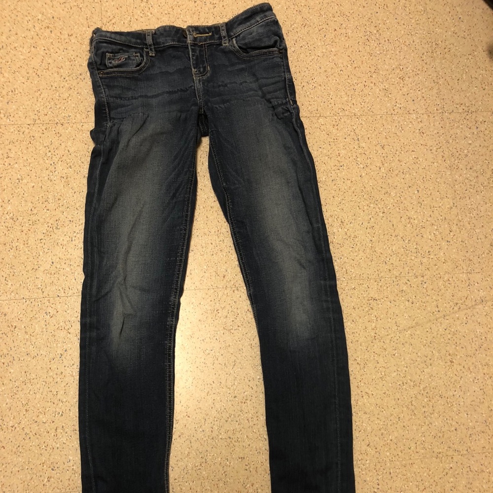 | CLOSET CLEANOUT| Hollister dark wash jeans 👖